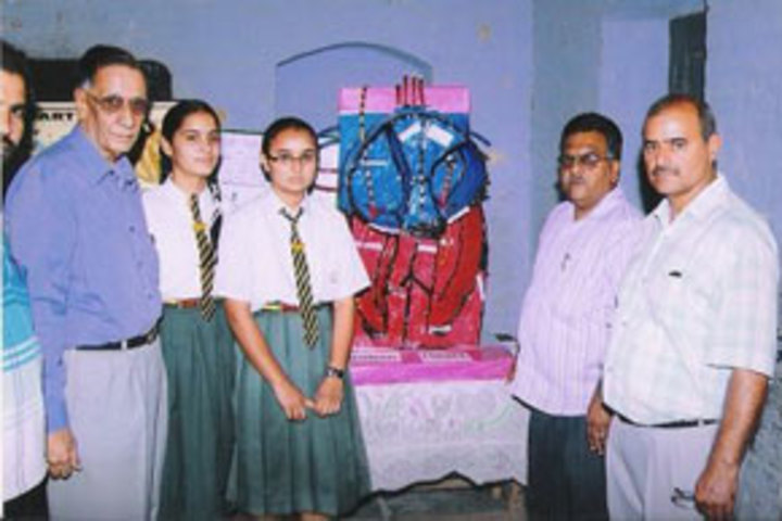 Buds Senior School-Science Experimrnt