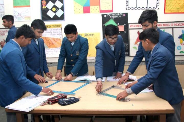 C T Public School-Physics Lab