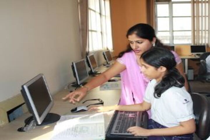 Cambridge International School-Computer Lab