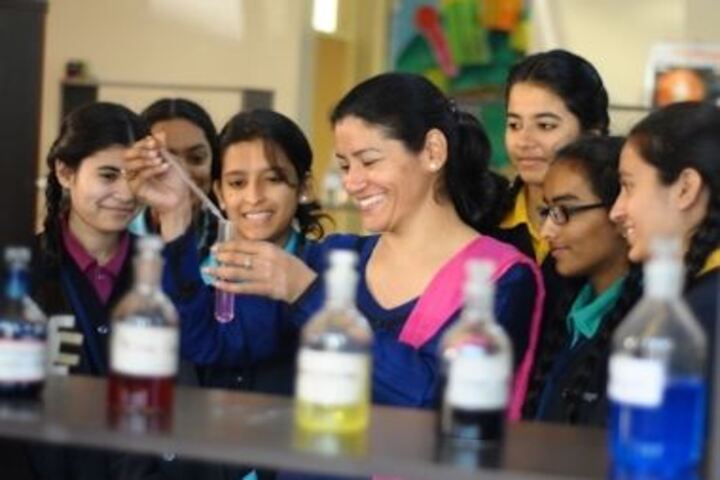 Cambridge International School-Physics Lab