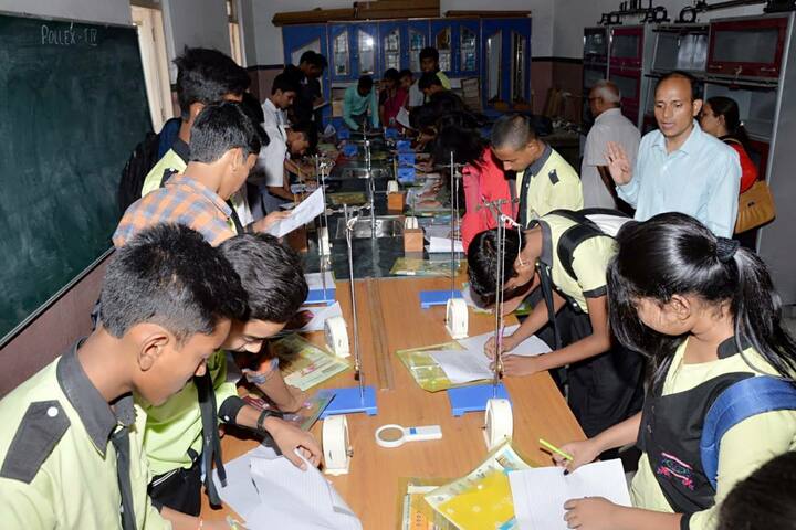 Gyanodaya Gurukul-Chemistry Lab
