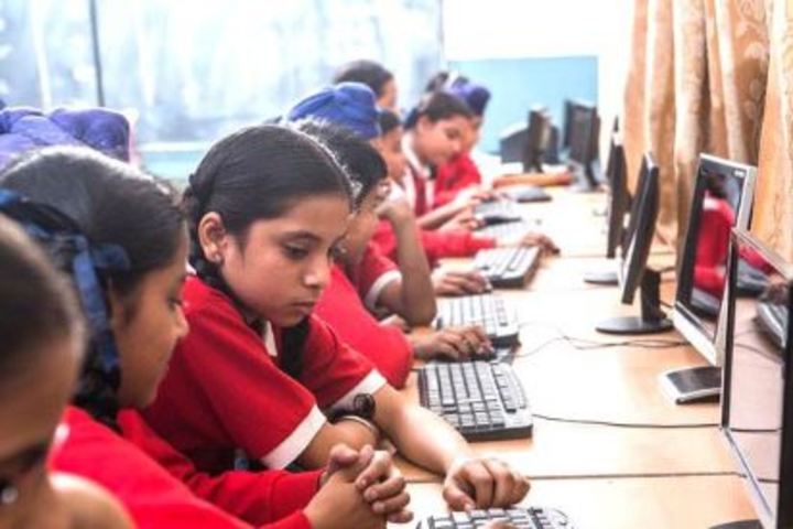 D G S G Public School-Computer Lab