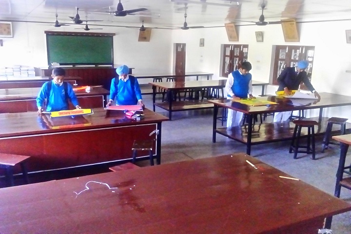 Dasmesh Public School-Physics Lab
