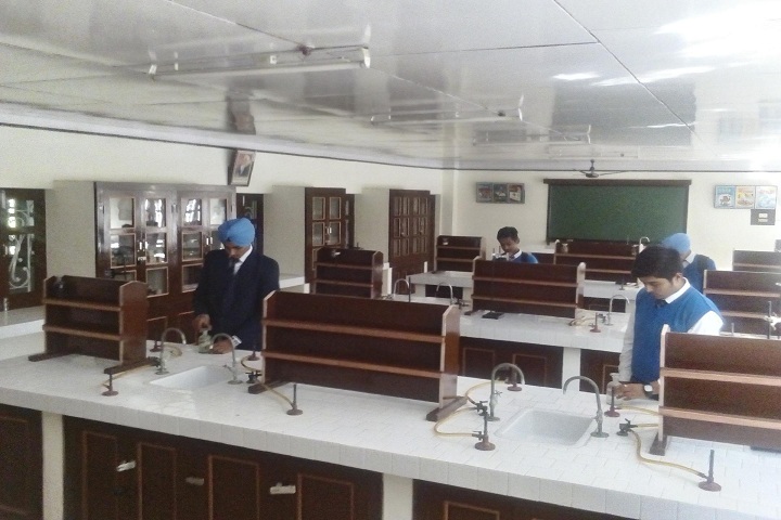 Dasmesh Public School-Laboratory