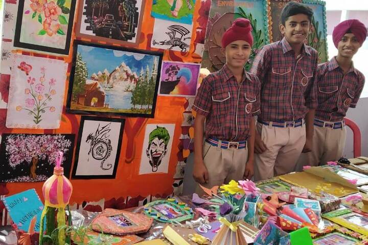 DAV Senior Secondary Public School-Art And Craft Exhibition