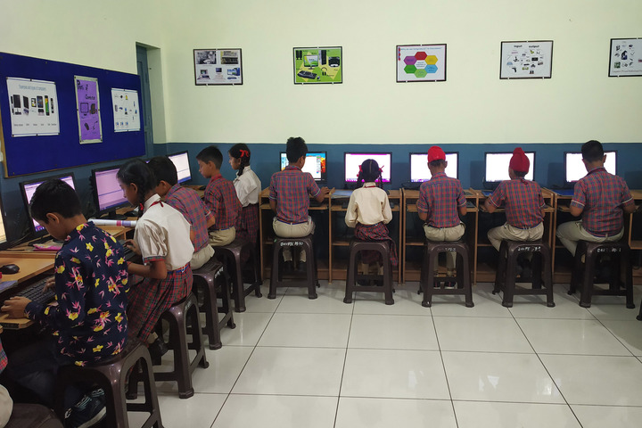 Dav Public Senior Secondary School-Computer Lab