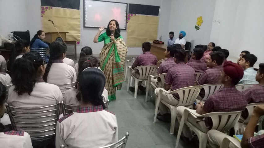 Dayanand Model Senior Secondary School-Smart Class