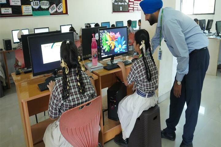 Delhi International School-Computer Lab
