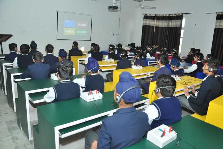 Dr Holmes Academy-Smart Class