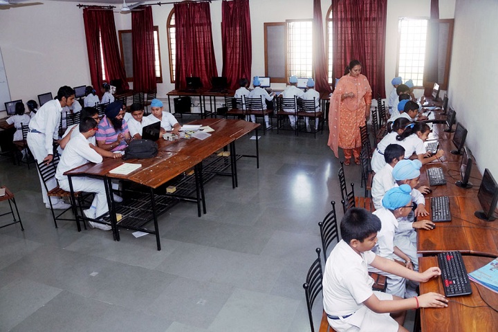 Gen Gurnam Singh Public School-Computer Lab