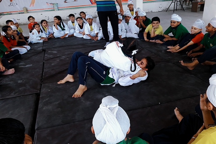 Golden Era School-Karate Training