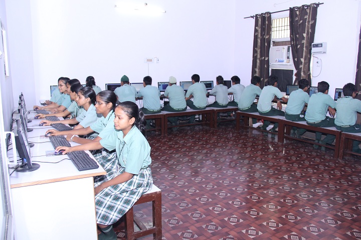 Green Land Day Boarding Public School-Computer Lab