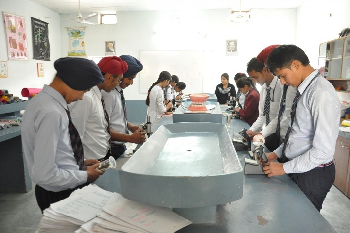 Gurpreet Holy Heart Senior Secondary Public School-Lab