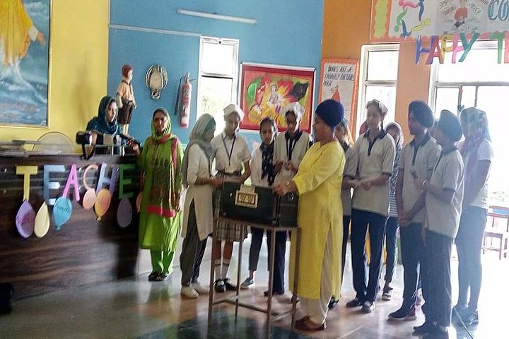 Guru Nanak Foundation Public School-Teachers Day Celebration