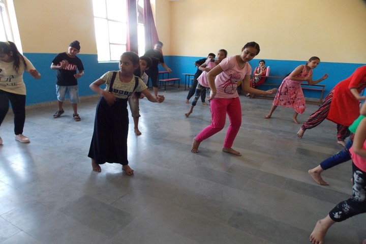 Guru Nanak International School-Dance Class