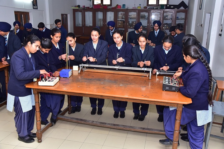 Guru Nanak Model Senior Secondary School-Physics Lab