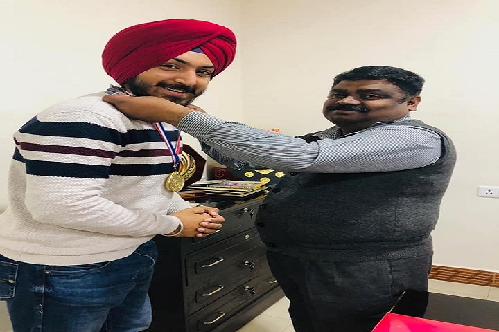 Guru Teg Bahadur Pub School-Award Receiving
