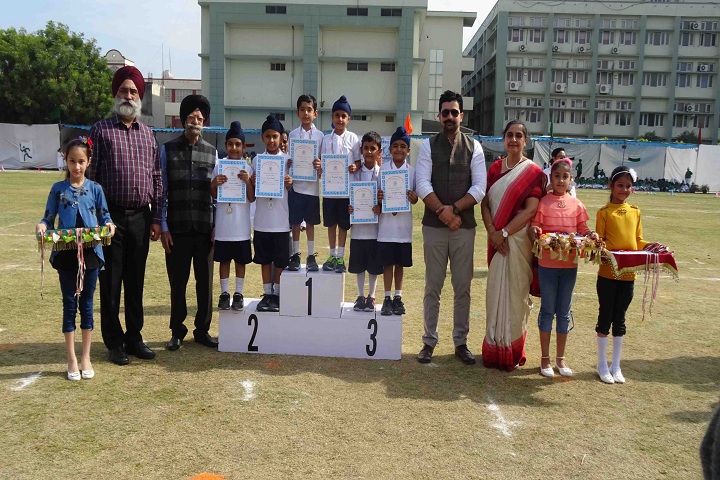 Gurunanak International Public School-Award Receiving