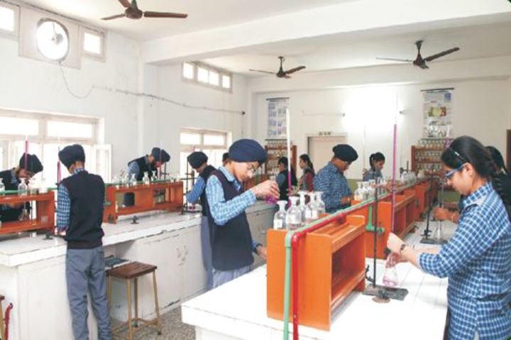 Gurunanak International Public School-Chemistry Lab