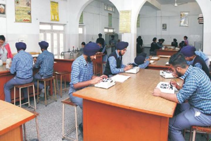 Gurunanak International Public School-Physics Lab