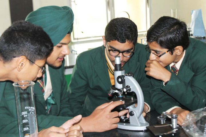 Ivy World School-Biology Lab