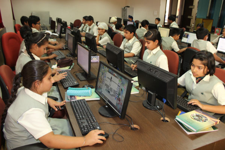 Ivy World School-Computer Lab
