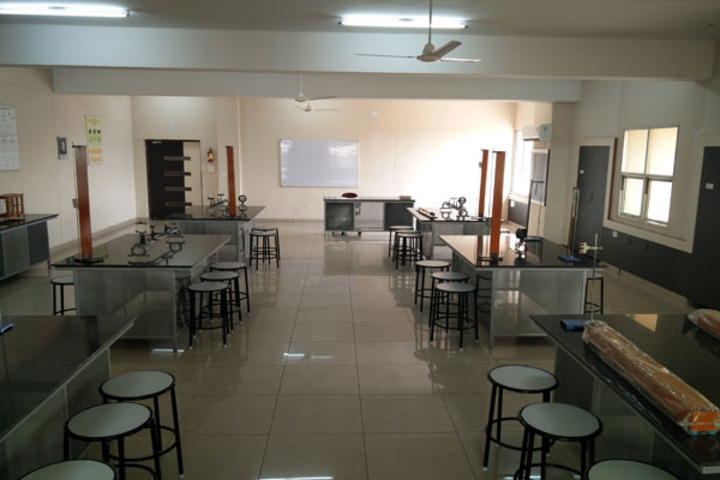 Ivy World School-Physics Lab