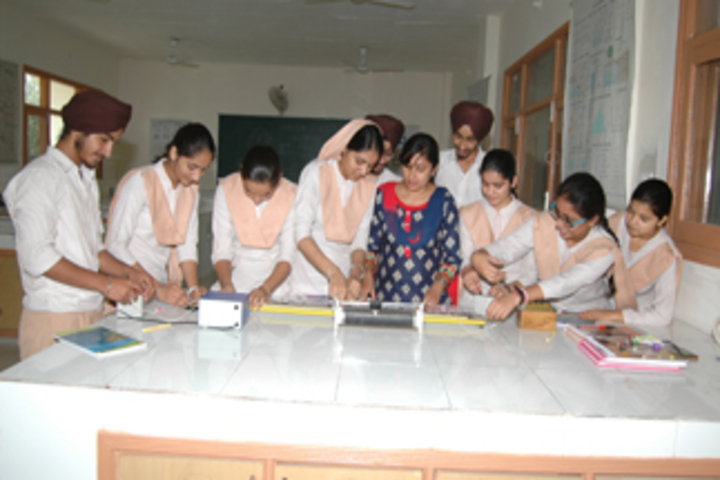 Khalsa College Public School-Physics Lab