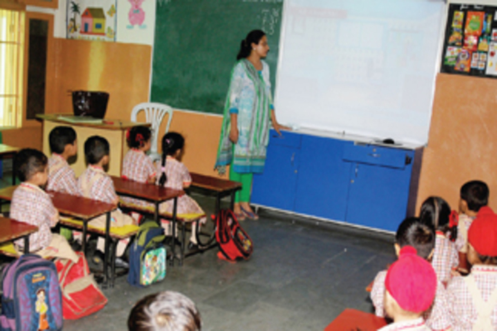 Khalsa College Public School-Smart Classroom