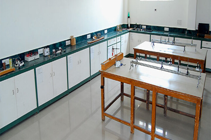 Late Ishar Das Gumber Dav Centenary Public School-Physics-Lab