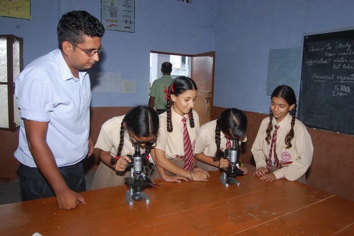 Maharana Partap Adarsh Vidyalaya-Biology Lab