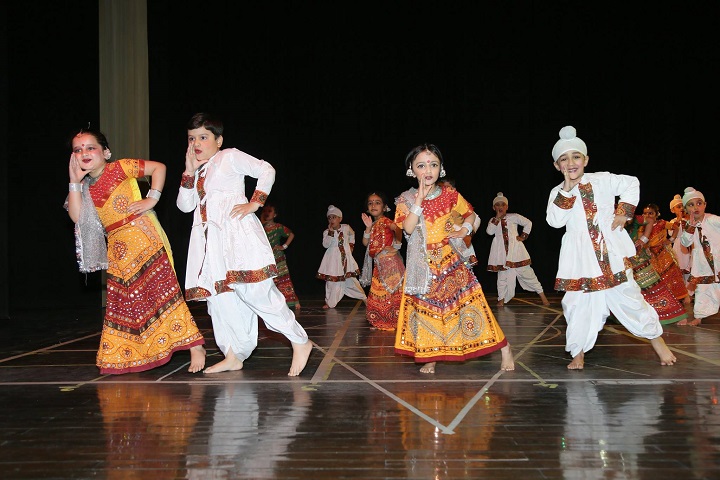 Manav Mangal Smart School-kids dance