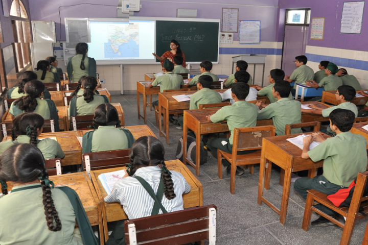 Mata Gujri Public School-smart Class room