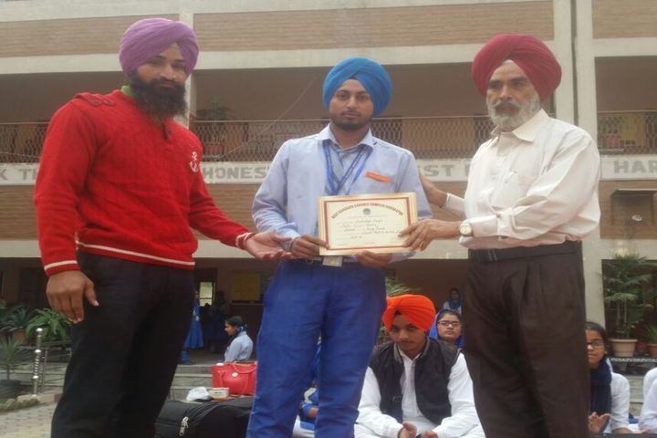 Mata Gujri Public School-Certificate Presentation
