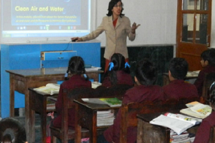 Montessori Cambridge School-AV class