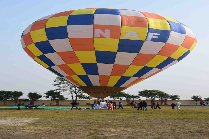 Mount Litera Zee School-Parachute
