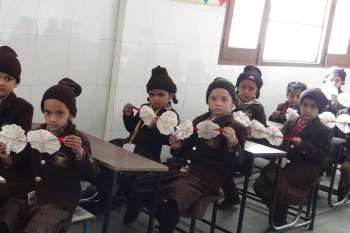 Nanaksar Academy-Flower Making