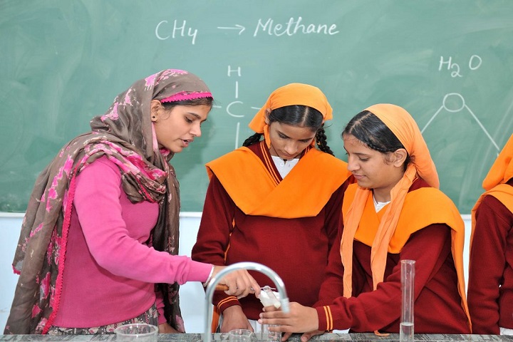 Nishan-E-Sikhi International School-Chemistry Lab