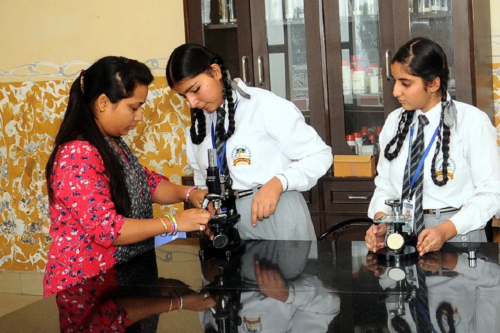 Oxford International School-Science Lab