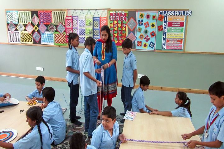 Pathseekers School- Weaving Class