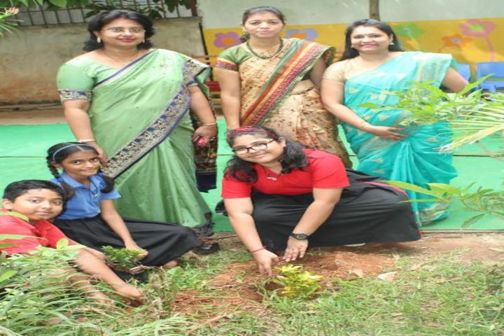 Apple I English Medium School-Planting