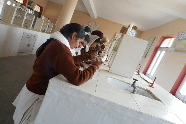 Sant Sar Public School-Chemistry Lab