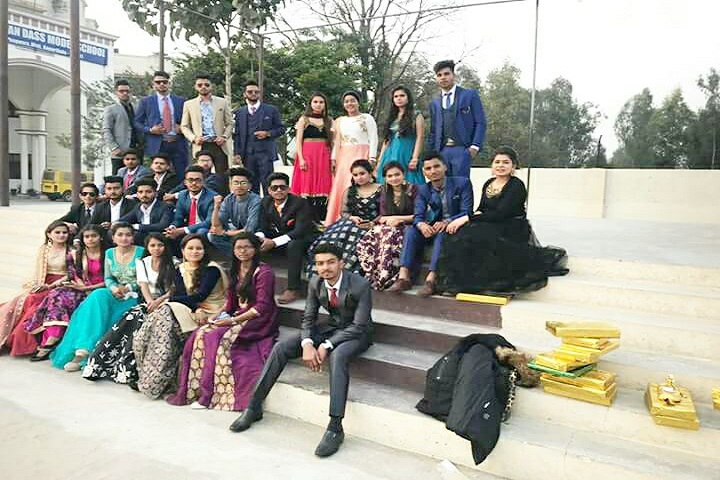 Sant Sarwan Dass Model School-Group Photo