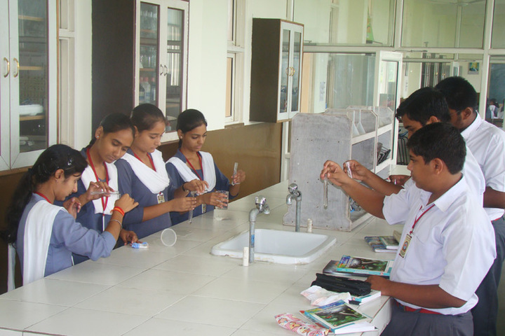 Sarvhitkari Vidya Mandir-Chemistry Lab