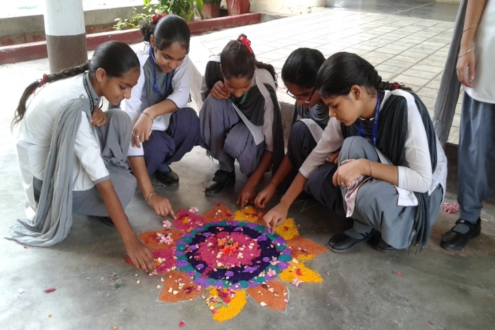 Sh Surender Kumar Gupta Saruhitkari Vidya Mandir-Rangoli Competition