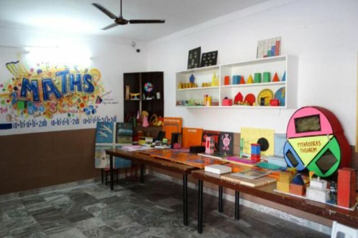 Sheela Rani Tangri Dav Public School-Math Lab