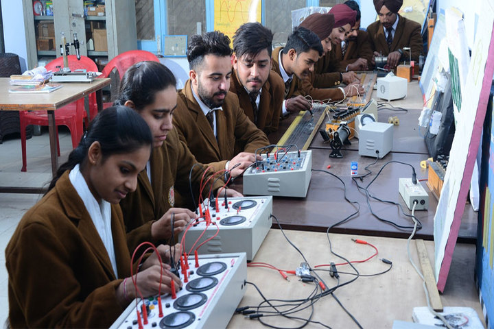 Shri Usha Mata Public School-Physics Lab