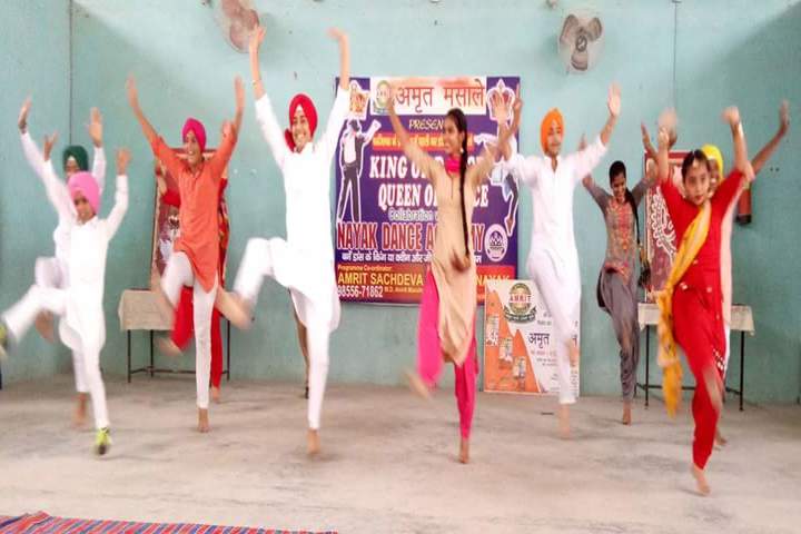 Smt Karam Bai Dav Centenary Public School-Dancing Activity