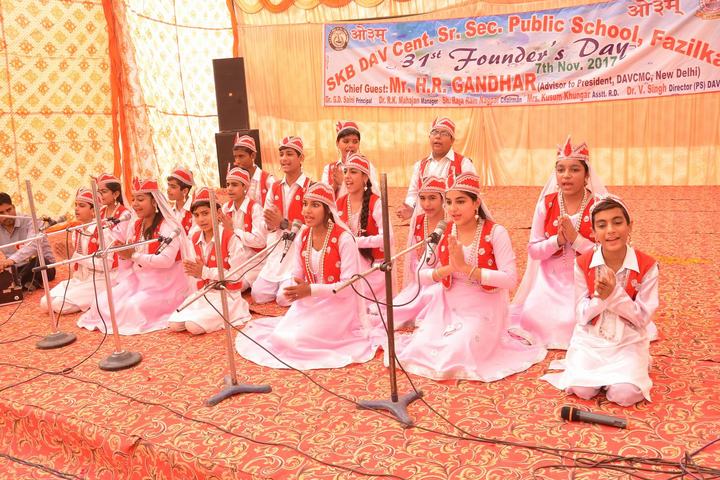 Smt Karam Bai Dav Centenary Public School-Music Activity