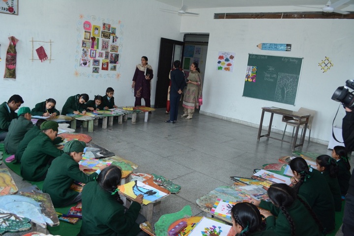 Sparkling Kids The Foundation-Art Room